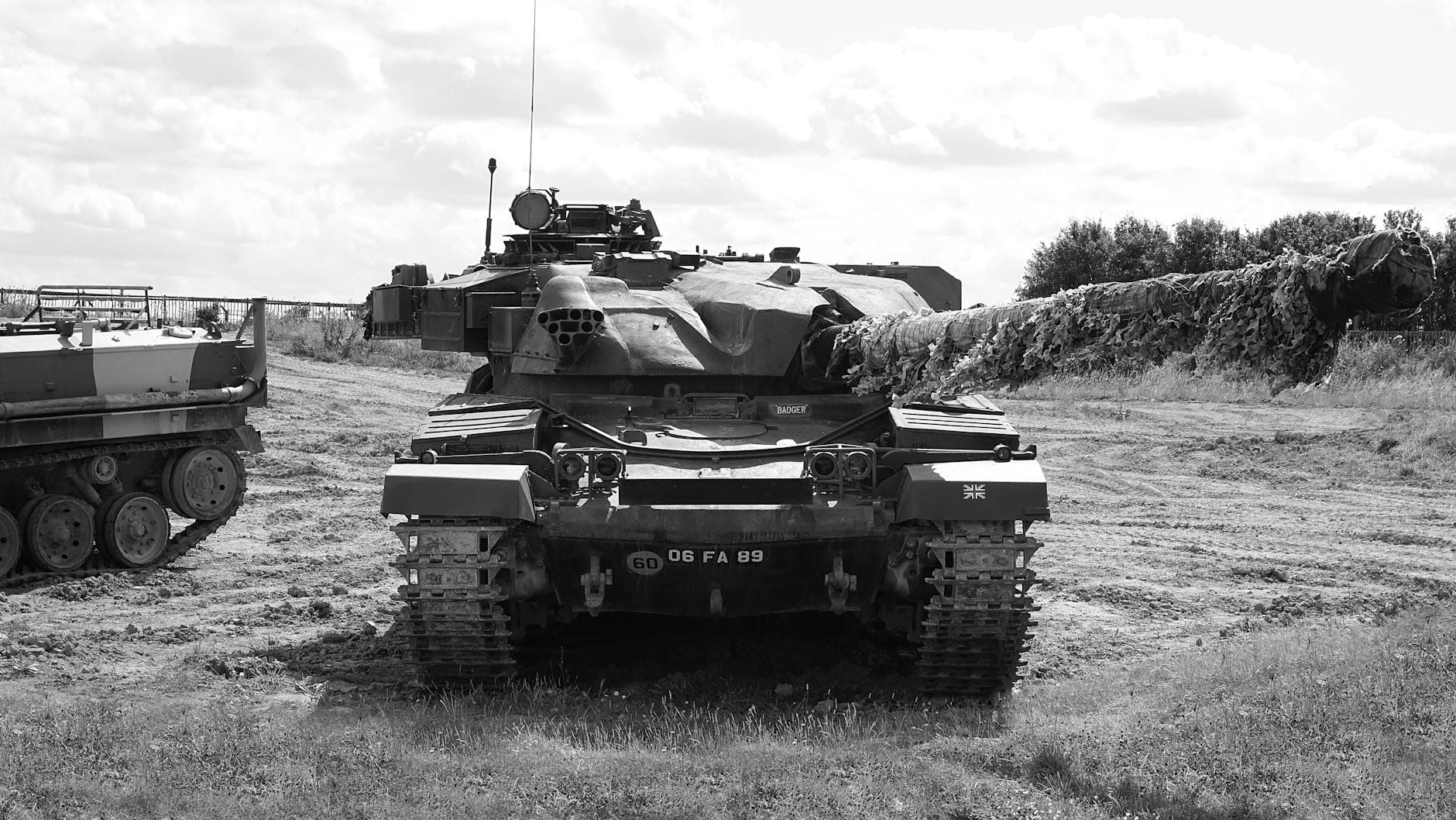 Czołg Challenger 2 z przodu w muzeum wojskowym w Duxford